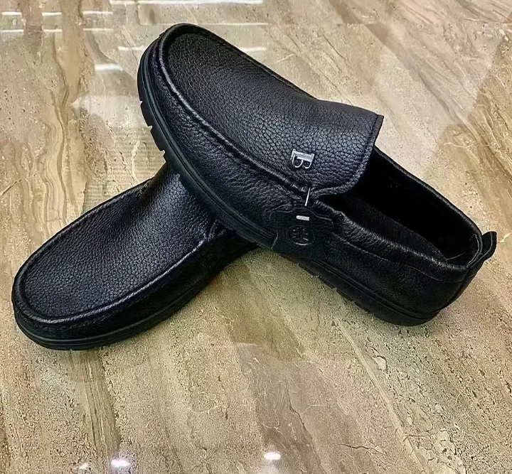 semelle-mocassin-cuir-noir-dolcino Mocassin homme cuir souple noir Dolcino porté – style classique