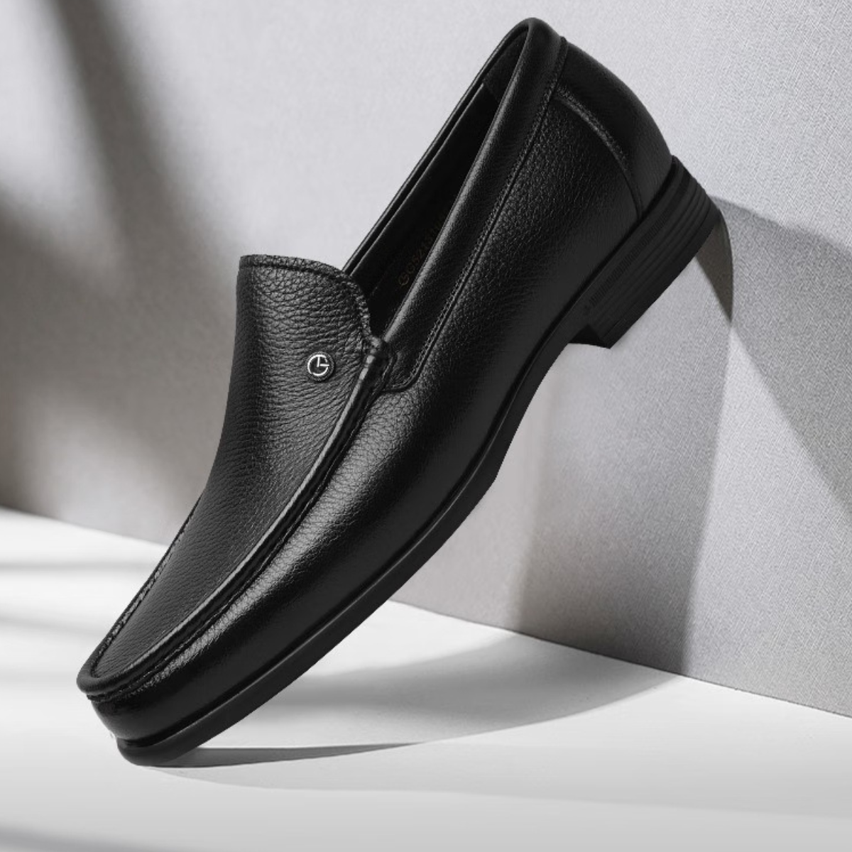 mocassin-homme-cuir-noir-simple-elegant chaussures confortables Dolcino