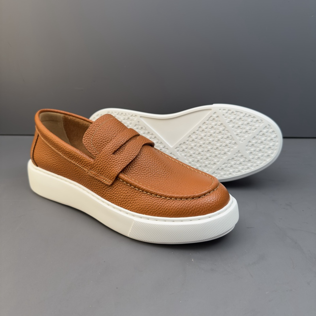 mocassin-homme-cuir-tabac-dessus Mocassin cuir tabac Milano pour homme vue du dessus