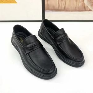 Mocassins en cuir souple noir pour homme – look moderne et raffiné.