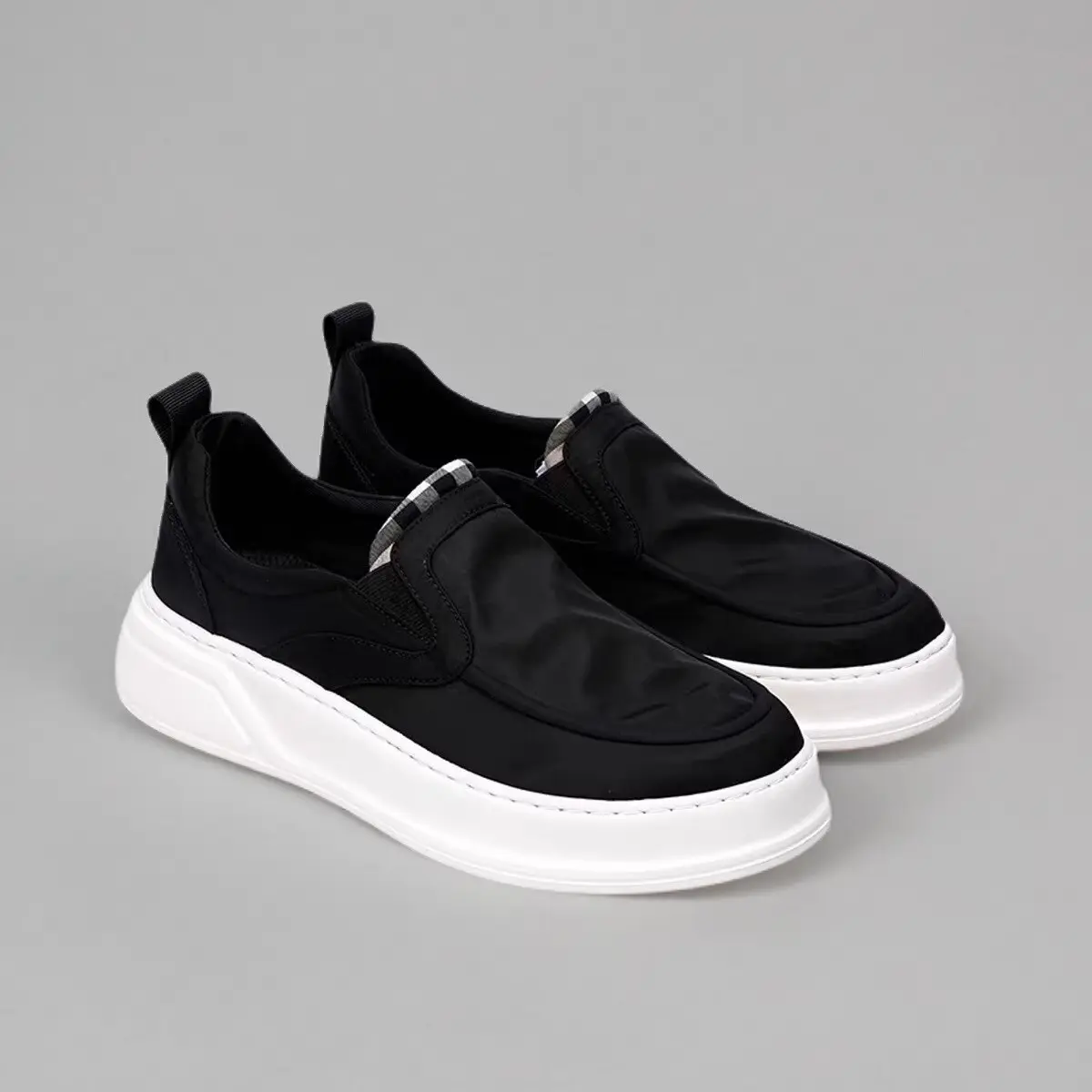 Chaussures homme slip-on noires style urbain confortables