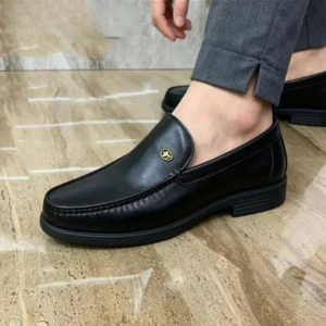 Chaussure classique noire pour homme avec finition élégante
