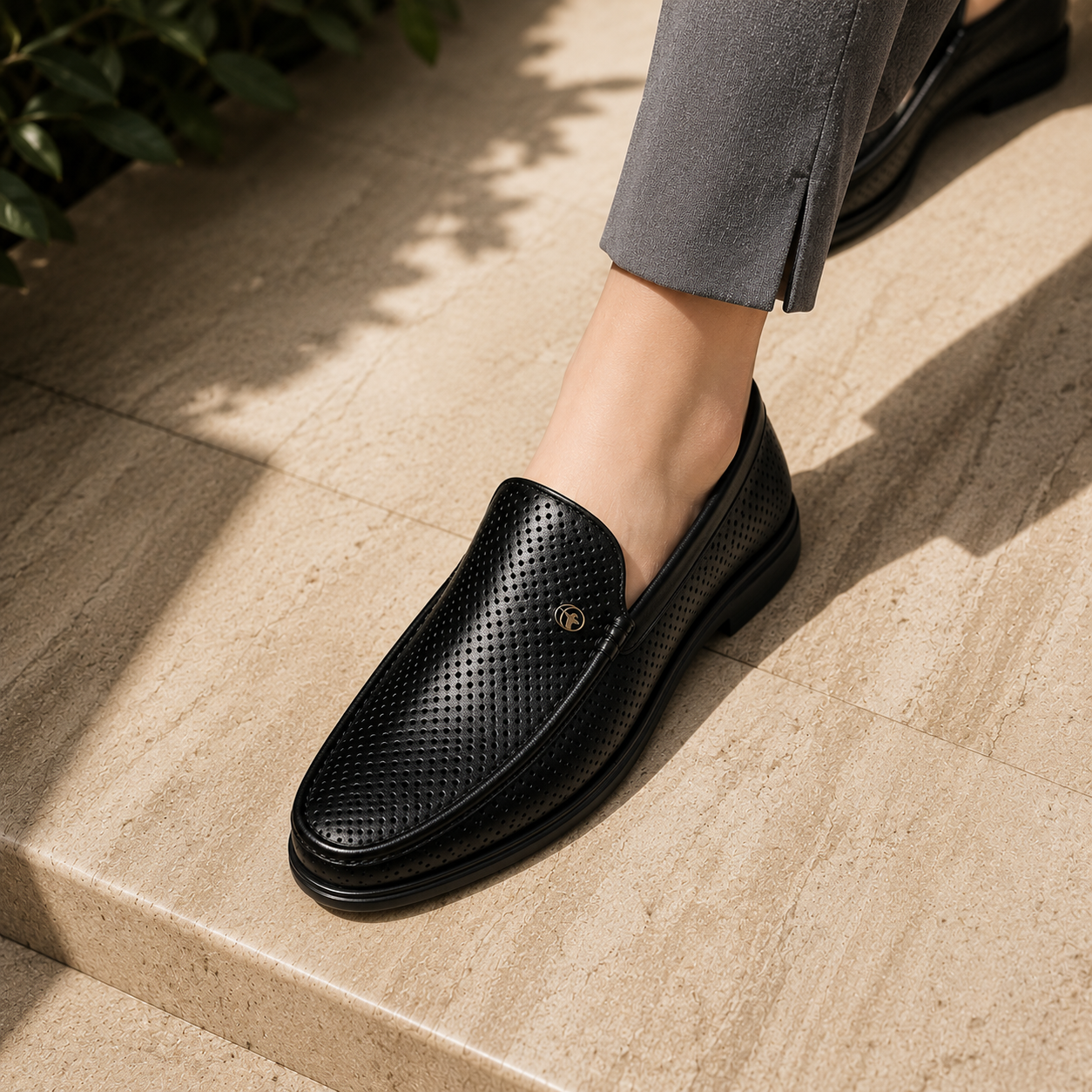 mocassin-homme-perfore-cuir-noir-dolcino Mocassin homme noir perforé en cuir élégant Dolcino