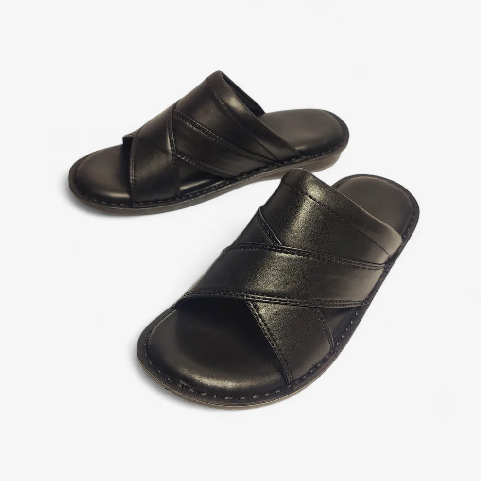 Sandales homme noires vue de côté design moderne