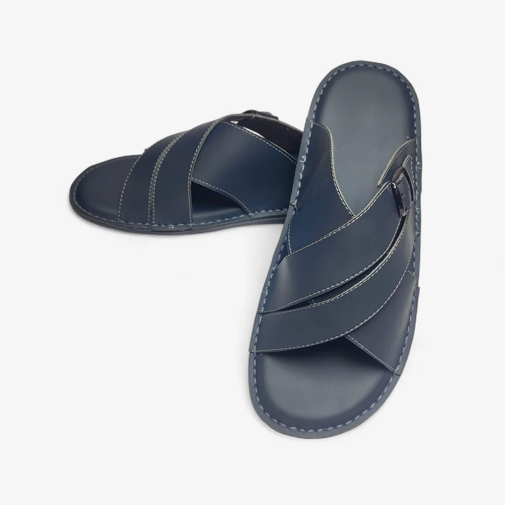 Sandales homme en cuir bleu design élégant avec brides larges