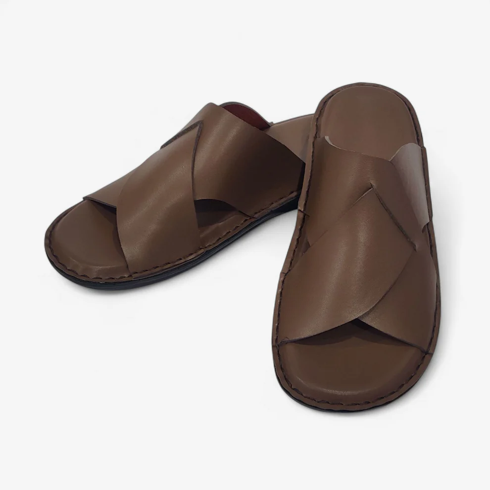 sandales homme en cuir marron style croisé été