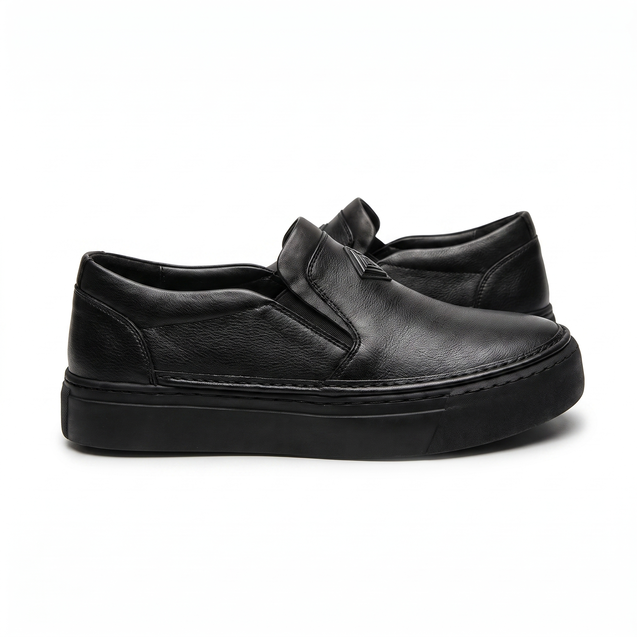 Mocassins cuir homme noir Dolcino au design élégant et confortable