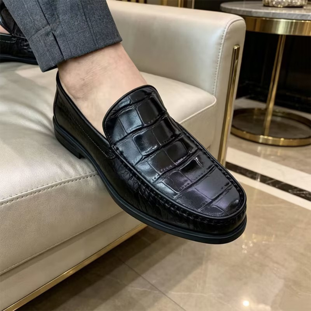 Mocassin noir pour homme avec finition croco et semelle classique