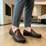 Mocassins classiques marron pour homme avec finition effet croco