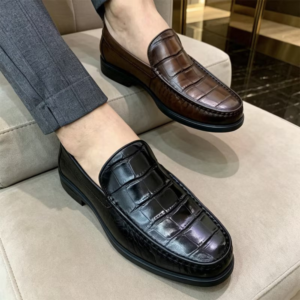 Mocassins homme en cuir véritable disponibles en noir et marron